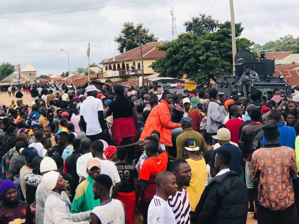 Hundreds of protestors block military gun trucks in Mangu County to protest inept response to terror attack near army base Aug 6, 2023. Photo by Masara Kim for TruthNigeria..