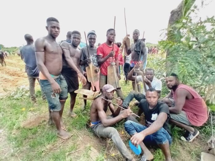 Small plot farmers in Bassa County, Nigeria during a collective plowing day, photo by Lawrence Zongo