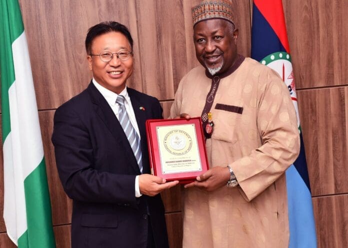 Mohammed Badaru Abubakar and Cui Jian Chun. Credit: Ministry of Defence, Nigeria on X.