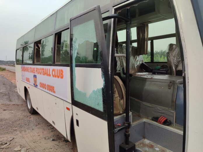 Sunshine Stars FC coach with broken windows and door. Credit: X/SunsineFCAkure.