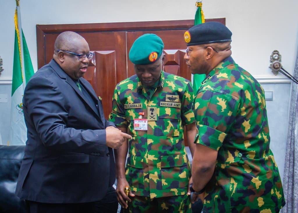 Governor Caleb Mutfwang (left) meets Chief of Army Staff Lt. Gen. Lagbaja and Plateau STF Commander Major General Abubakar Abdulsalam on January 27 following violent clashes in Mangu. Courtesy Gov. Mutfwang on X