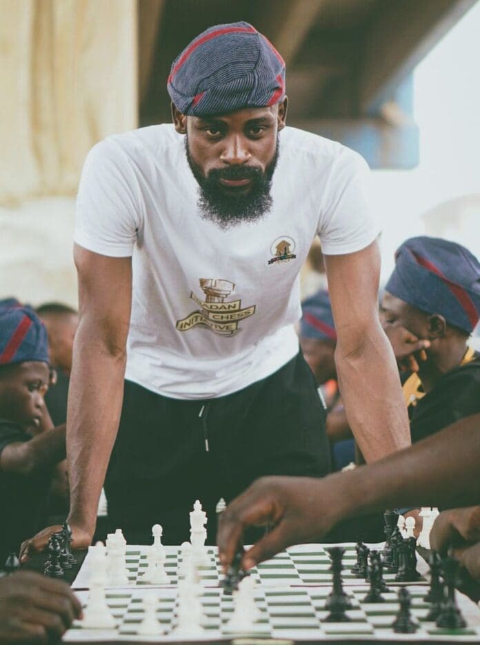 Tunde Onakoya. Photo credit: X/@chessinslums.