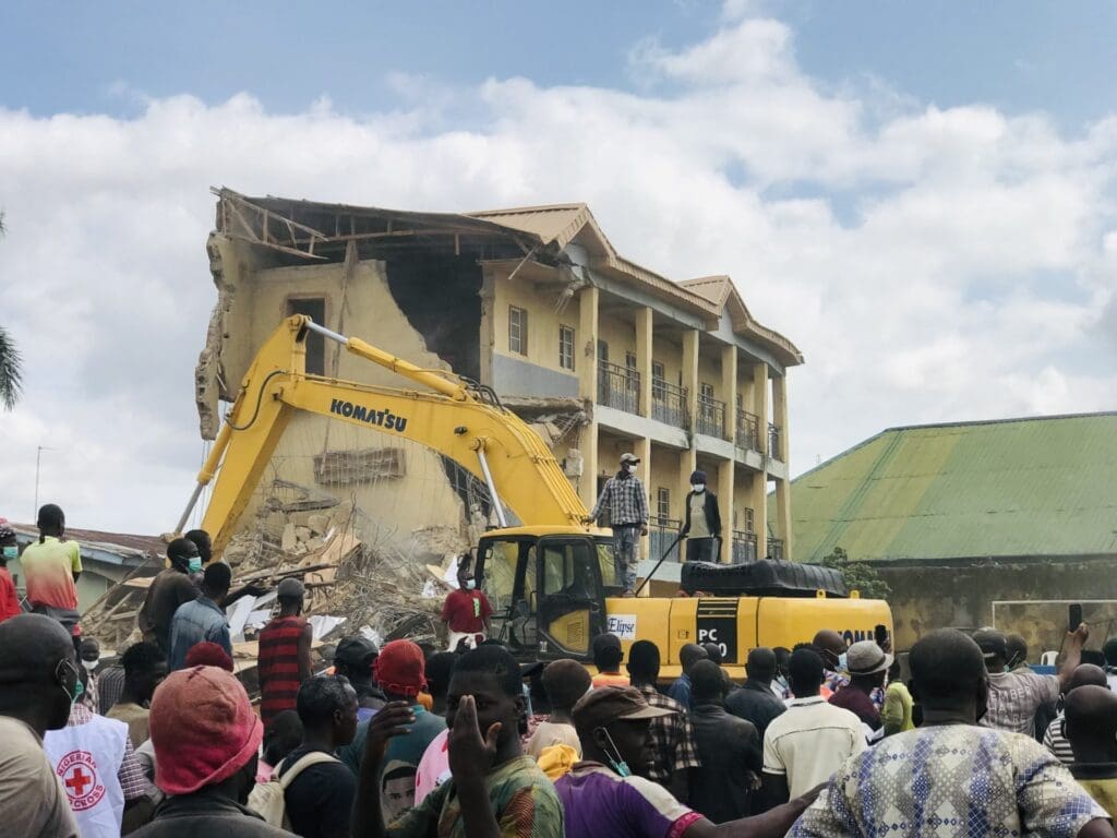 Heavy-duty machines excavated debris to locate students trapped in the collapse site in Jos. Credit: Masara Kim.