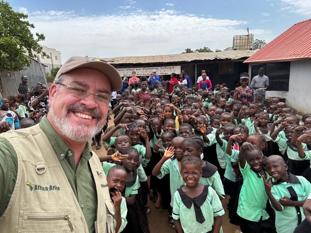 Have faith!  Mike Arnold and School Children at the Kuchingoro Camp in Abuja. Credit: Mike Arnold.