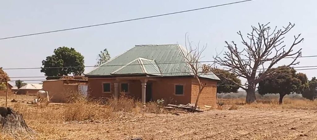 Abandoned houses in Agamah settlement in southern Kajuru after terrorist bandit raids. Credit Mike Odeh James.