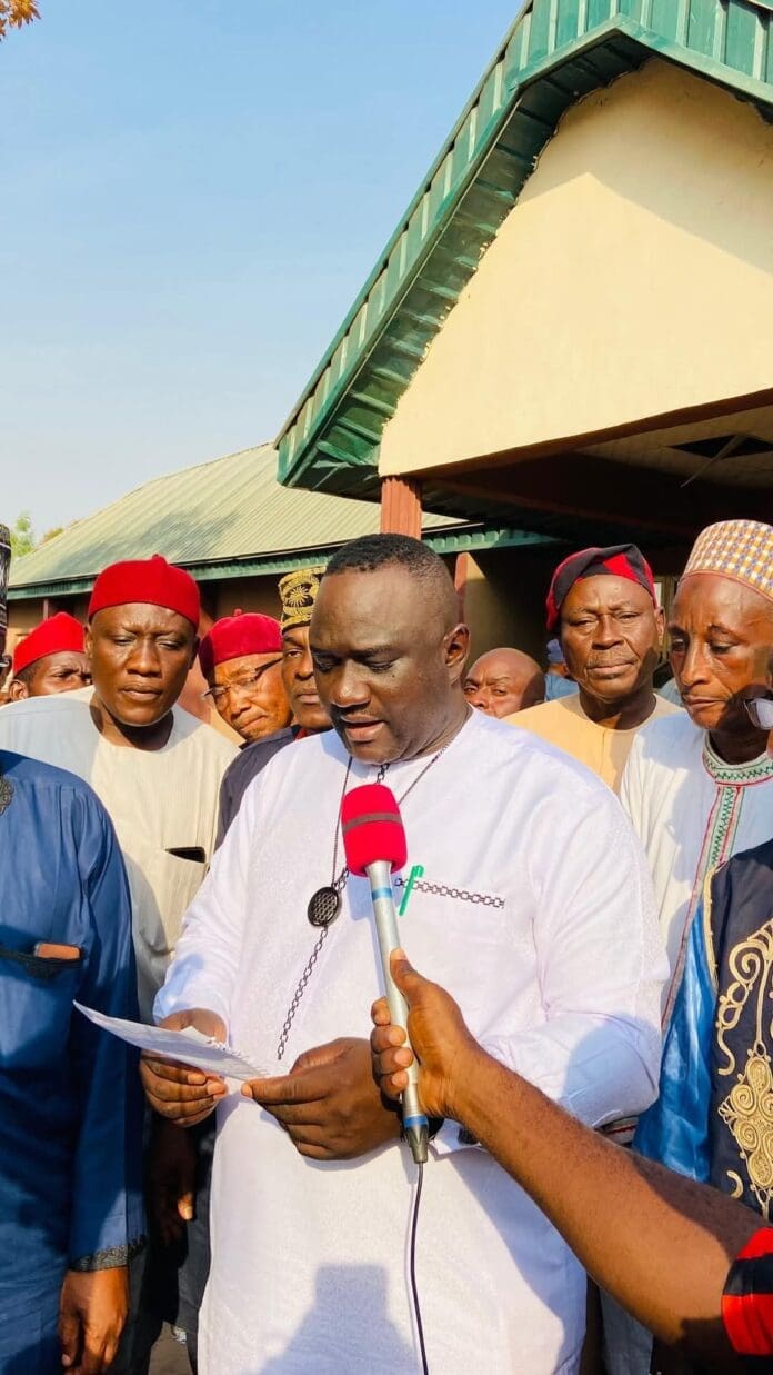Melvin James Ejeh speaking during the peace agreement Credit: Olikita Ekani