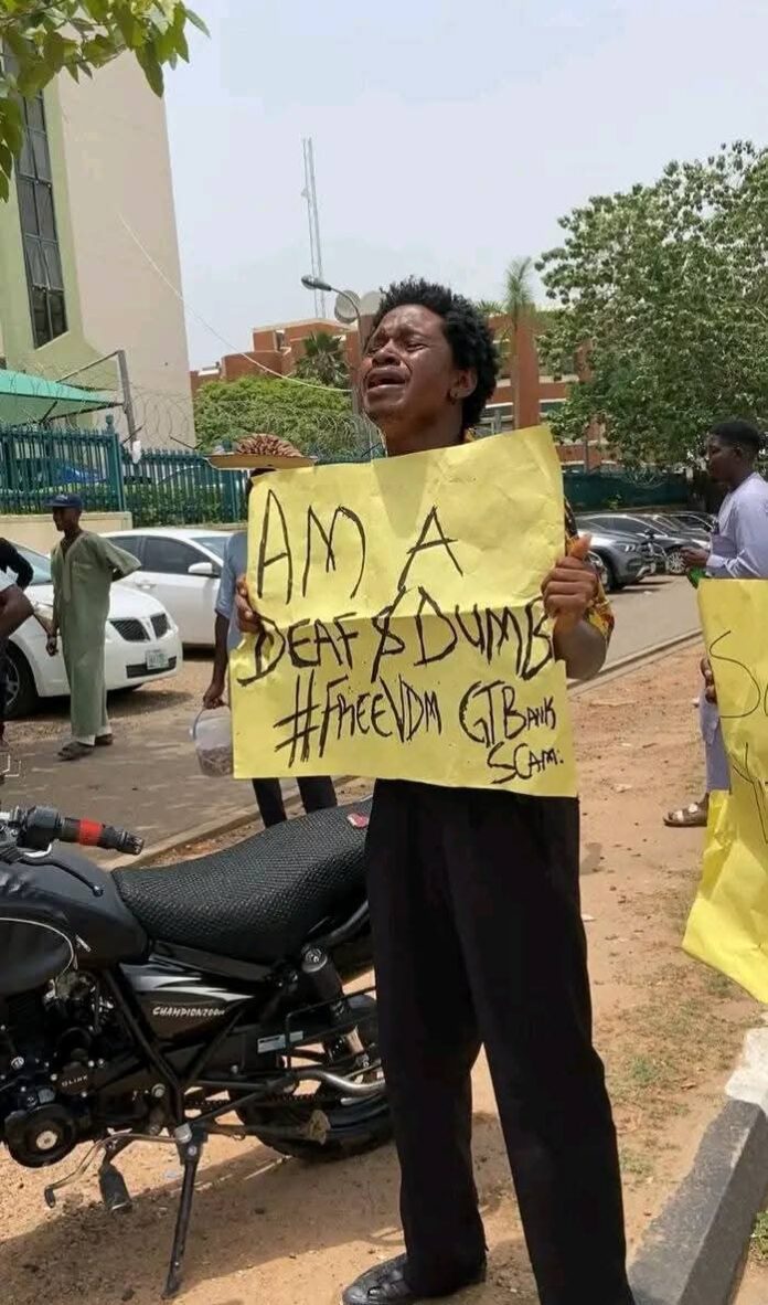 Young protestor demands freedom for VDM.