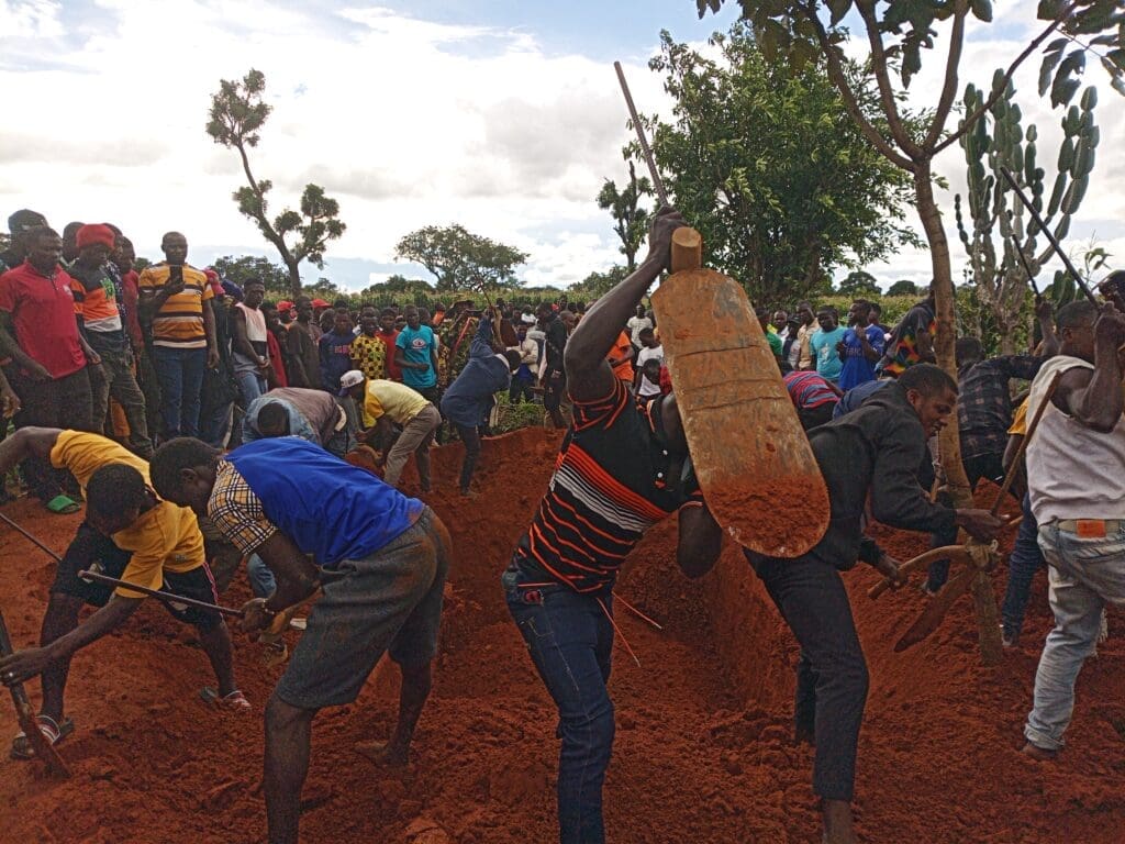 Photos at the Mass burial of 7 in LEA Primary School Angwan Rimi Photo Credit Lawrence Zongo 
