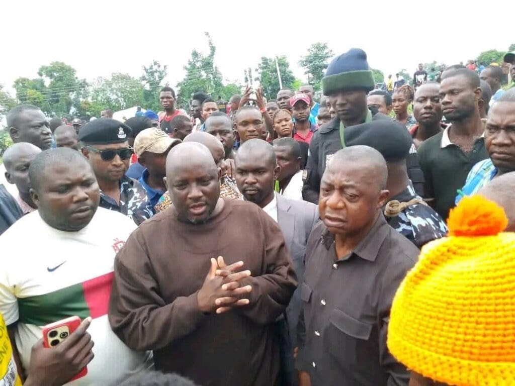 Emberga Alfred, Speaker of Benue State Parliamentary House addressing the angry Protesters on behalf of Benue State Government Credit: Ekani Olikita
