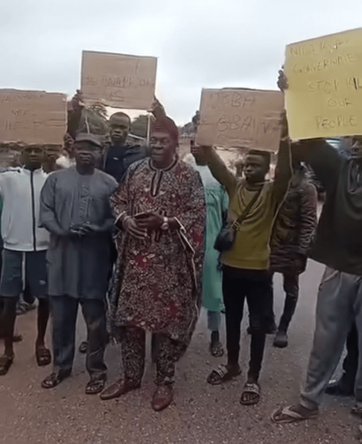 Isanlu-Isin indigenes protesting terrorist attack. Picture Courtesy: Elder Afolabi