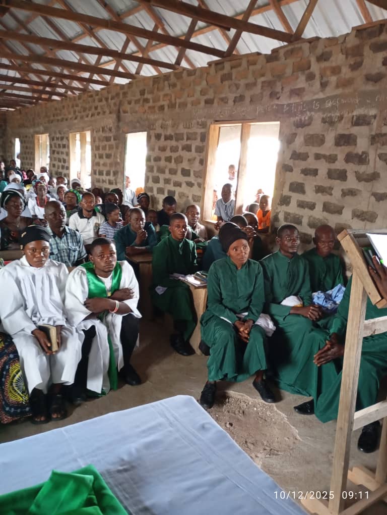 St Paul Catholic church members worshiping. Credit Mike Odeh James.