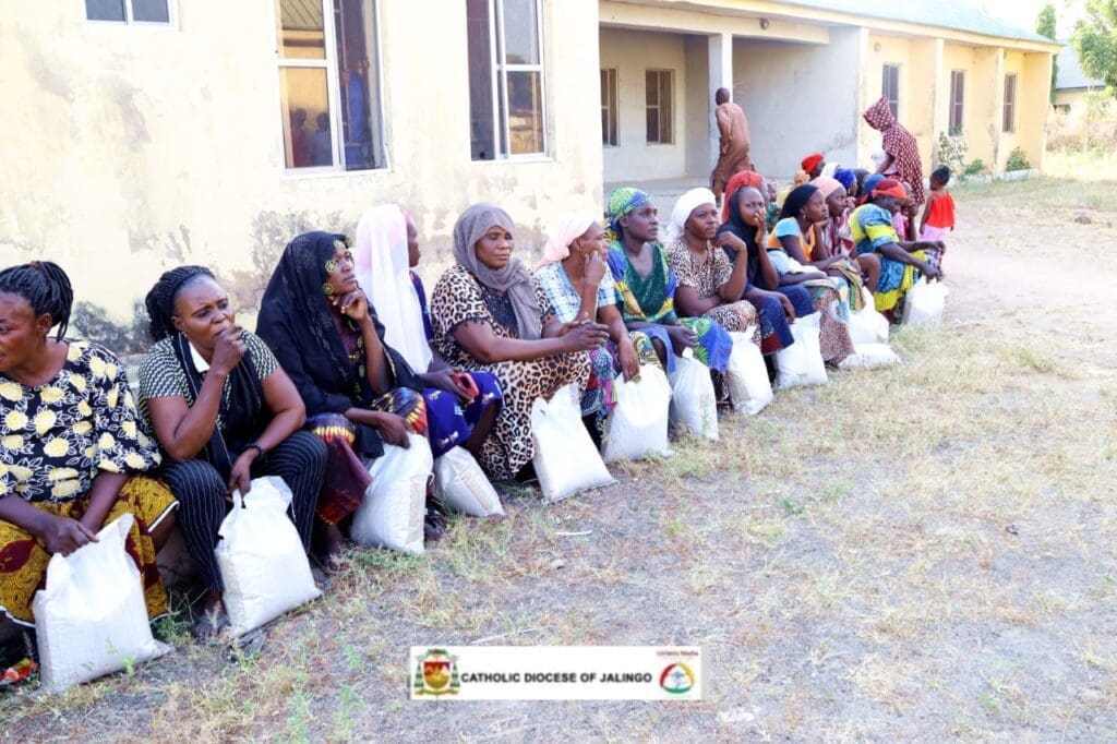 IDPs receiving bags of rice donated by Equipping The Persecuted. Photo by Mike Odeh James.