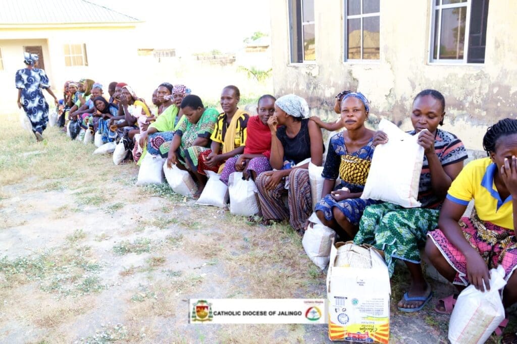IDPs receiving bags of rice donated by Equipping The Persecuted. Photo by Mike Odeh James.
