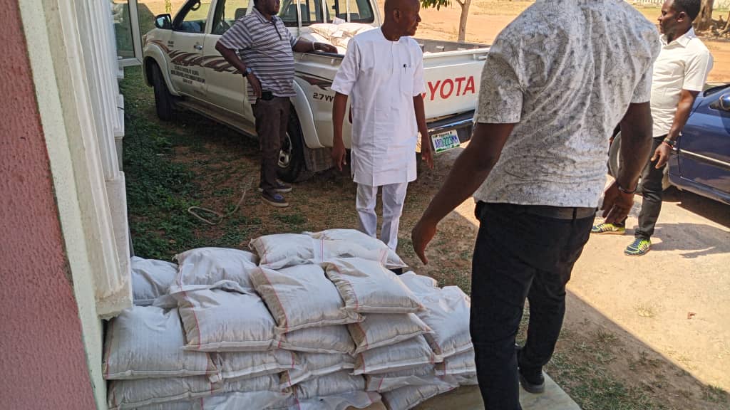Rice Distribution to IDPs in Mayo Dassa. Photo by Mike Odeh James.