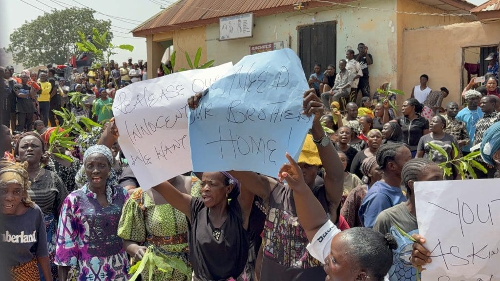 Protesters display messages demanding release of arrested guards during mass funeral service on April 7th.