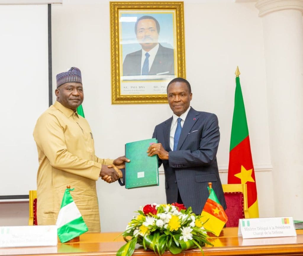 Nigeria's Minister for Defense in Tchad to sign pact. Credit Facebook page of Chris Musa 